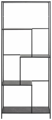 Modernes schwarzes Regal mit asymmetrischen Regalböden, frontal betrachtet.