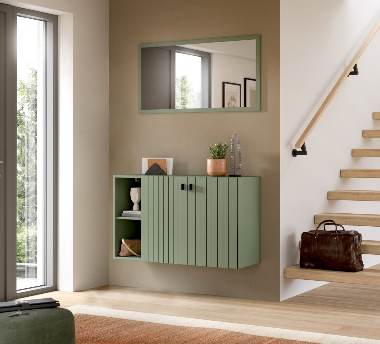 MID.YOU Spiegel STATION Wandhängendes Sideboard/Schuhschrank in Salbeigrün mit geriffelter Front und offenen Regalfächern im Flur, darüber passender Wandspiegel; frontale Ansicht mit leichter Perspektive von links.