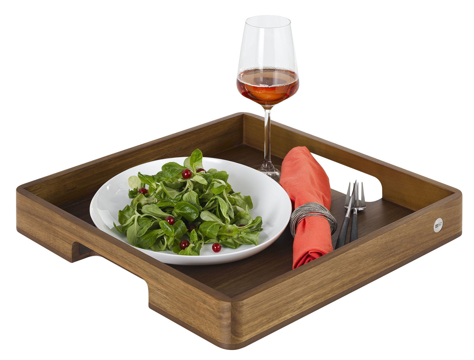 Ad Hoc Serviertablett 40cm SERVE Holztablett mit Salat, Weinglas, Besteck und Serviette, seitliche Perspektive