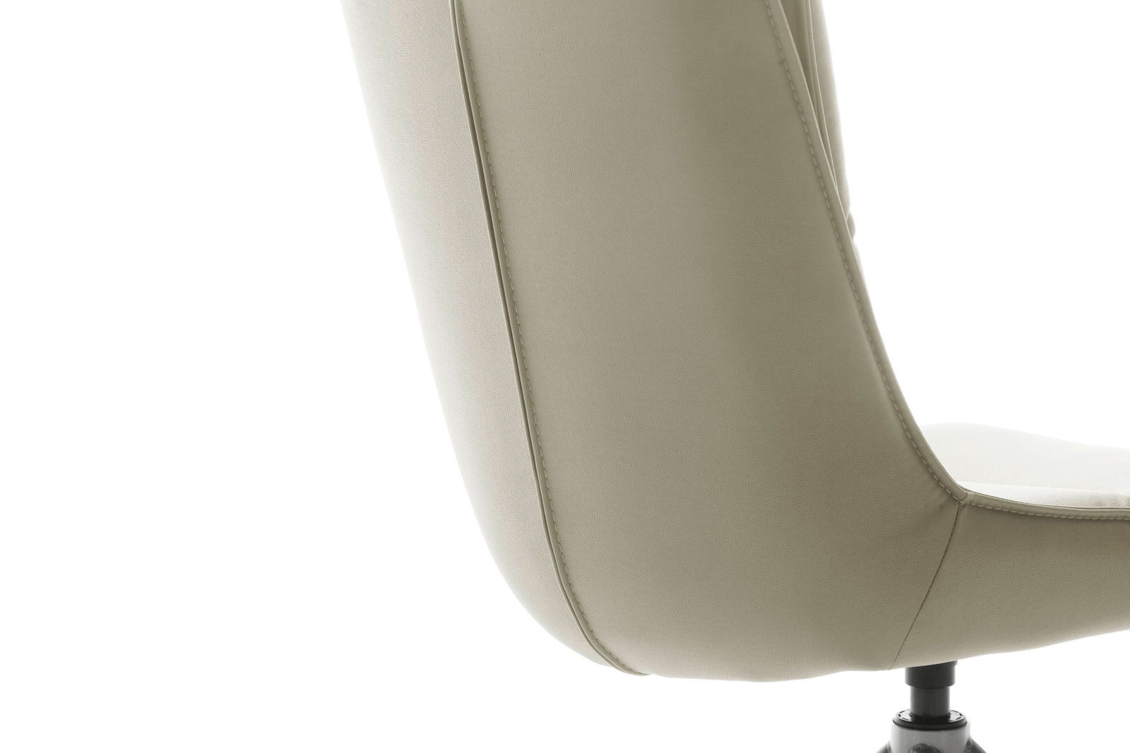 Rückansicht eines modernen Stuhls mit gepolsterter Rückenlehne in hellem Beige.