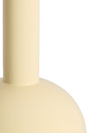 Nahaufnahme eines cremefarbenen Lampenfußes mit glatter Oberfläche, seitliche Perspektive