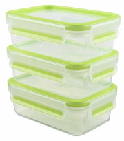 Dreier-Set von transparenten Frischhaltedosen mit grünen Deckeln und Clip-Verschlüssen, seitliche Perspektive