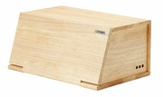 Brotkasten aus Gummibaumholz in schräger Perspektive, rechte Seite mit Lüftungslöchern sichtbar