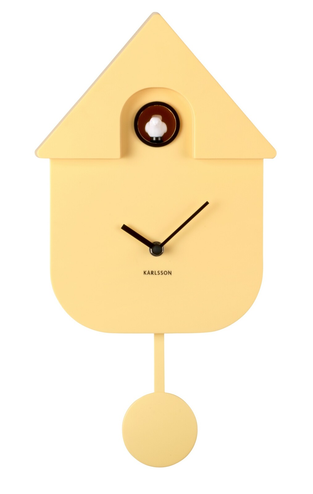 Gelbe Wanduhr in Form eines Vogelhauses mit Pendel, frontal abgebildet.