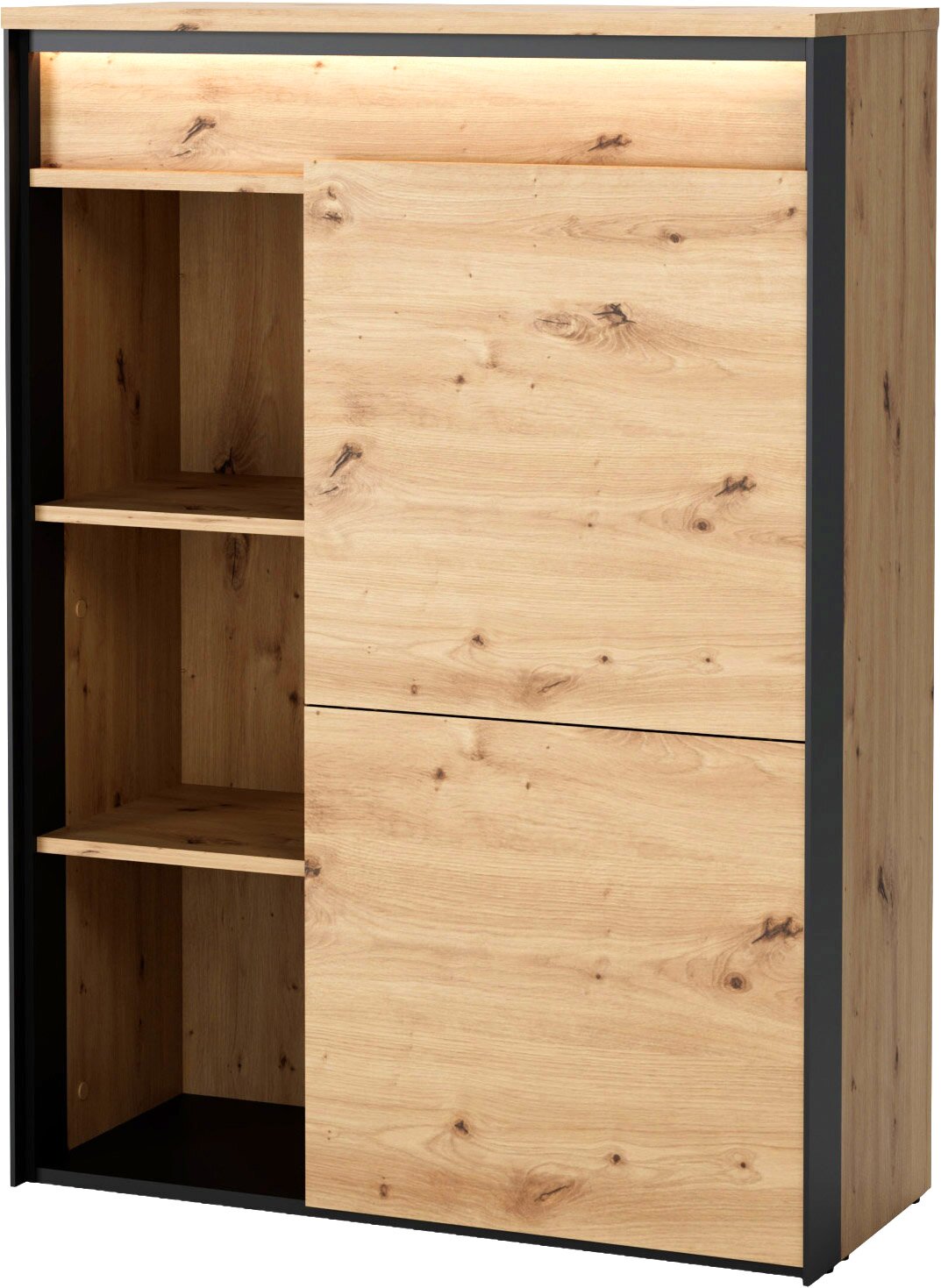 Moderner Hochschrank in natürlicher Holzoptik mit schwarzen Rahmenelementen, offenen Regalfächern und zwei grifflosen Türen, in leicht seitlicher Frontalansicht