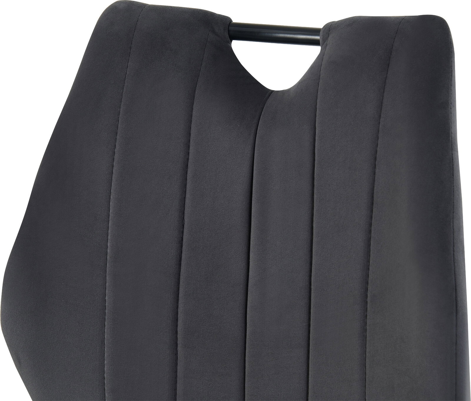 Nahaufnahme der Rückenlehne eines dunkelgrauen, gepolsterten Stuhls mit vertikalen Steppnähten und schwarzer Querstrebe oben, frontal aus leicht schräger Perspektive