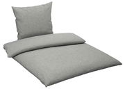 Graue Wendebettwäsche mit Kissen und Decke, seitliche Perspektive