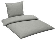 Graue Wendebettwäsche mit Kissen und Decke, seitliche Perspektive