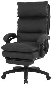 Schwarzer Chefsessel mit gepolsterten Armlehnen und hoher Rückenlehne, seitliche Perspektive