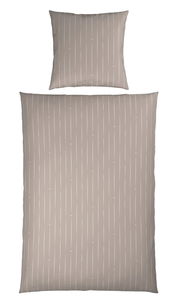 Wendebettwäsche-Set in Beige mit feinen vertikalen Streifen, bestehend aus einem Kissenbezug und einem Bettdeckenbezug, aus der Vogelperspektive.