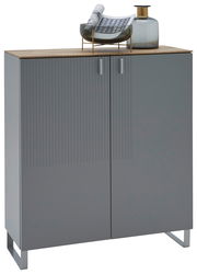 Moderner grauer Schuhschrank mit Holzplatte, dekoriert mit einer Vase und einer Schale, Frontalansicht