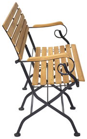 Seitenansicht einer klappbaren Gartenbank mit Holzlatten und Metallgestell.