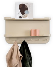 Wandgarderobe in Beige mit Ablagefläche, Haken und dekorativen Elementen, frontal fotografiert.