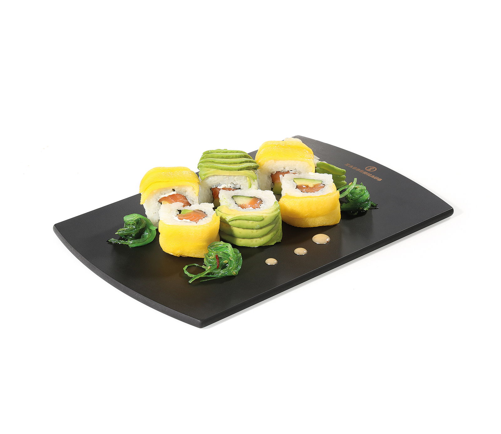 Schwarzes Frühstücksbrett 26x17cm mit Sushi und grüner Dekoration, seitliche Perspektive