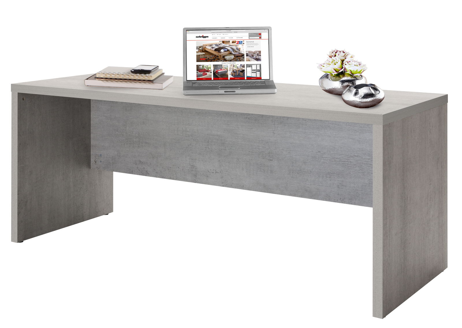 Moderner grauer Schreibtisch mit Laptop, Notizbüchern und dekorativen Vasen, seitliche Perspektive