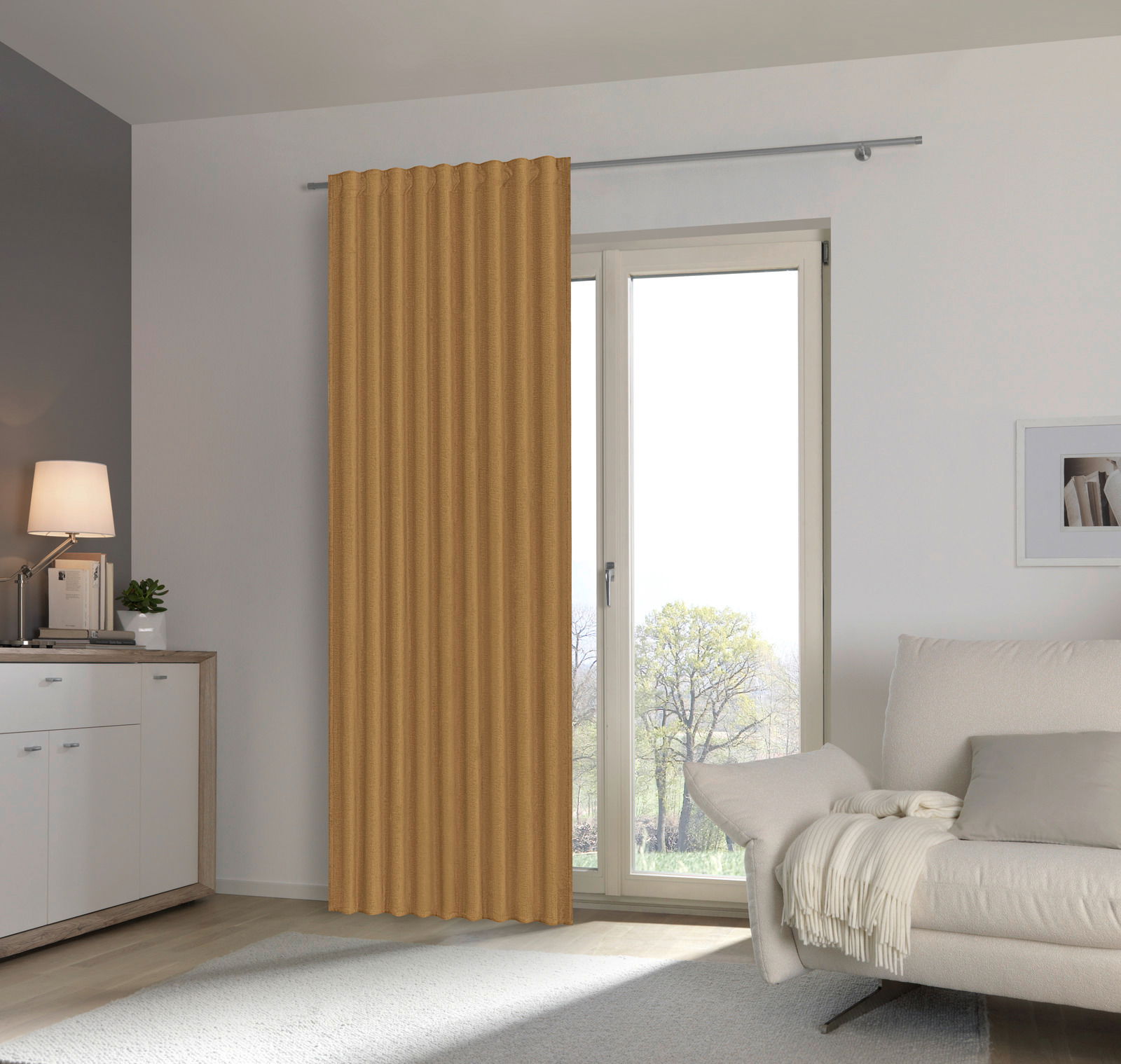 Esposa Kant-en-klaar gordijn 140 x 245 cm Beiger Fertigvorhang in einem modernen Wohnzimmer, seitliche Perspektive