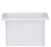 Weiße Kunststoffbox, frontal fotografiert