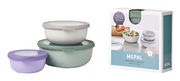 Dreiteiliges rundes Schüsselset in Pastellfarben, bestehend aus einer großen, mittleren und kleinen Schüssel mit Deckel, aus seitlicher Perspektive.