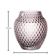 Violette Glasvase mit rautenförmigem Muster, 110 mm hoch und 100 mm breit, aus der Perspektive von vorne.