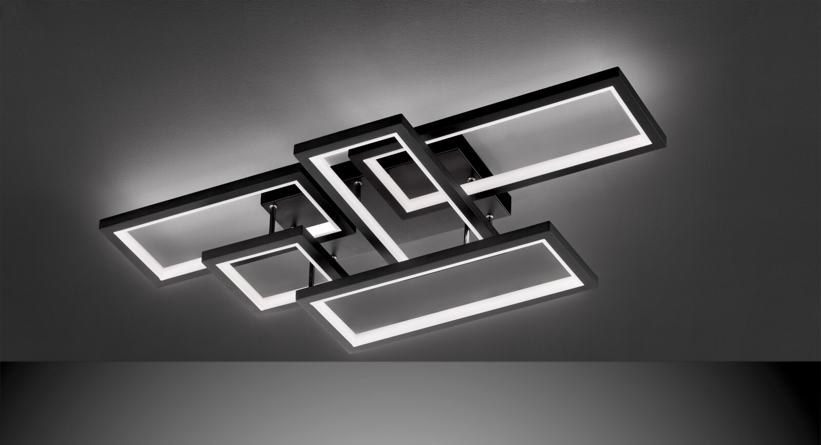 Moderne LED-Deckenleuchte mit geometrischem Design, seitliche Perspektive