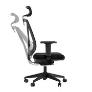 Ergonomischer Drehstuhl mit verstellbarer Rückenlehne und Kopfstütze, Seitenansicht