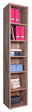 Schmales Regal mit sechs offenen Fächern, gefüllt mit bunten Ordnern, Büchern und Boxen, aus Holz in dunkler Optik. Perspektive: Frontalansicht.