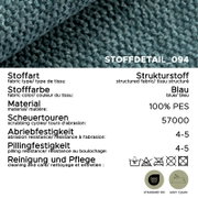 Nahaufnahme eines blauen Strukturstoffs aus 100% PES, geeignet für ein Schlafsofa. Der Stoff hat eine hohe Scheuerfestigkeit von 57000 Touren und eine Abrieb- und Pillingfestigkeit von 4-5. Pflegeleicht und OEKO-TEX zertifiziert. Perspektive: Detailansich
