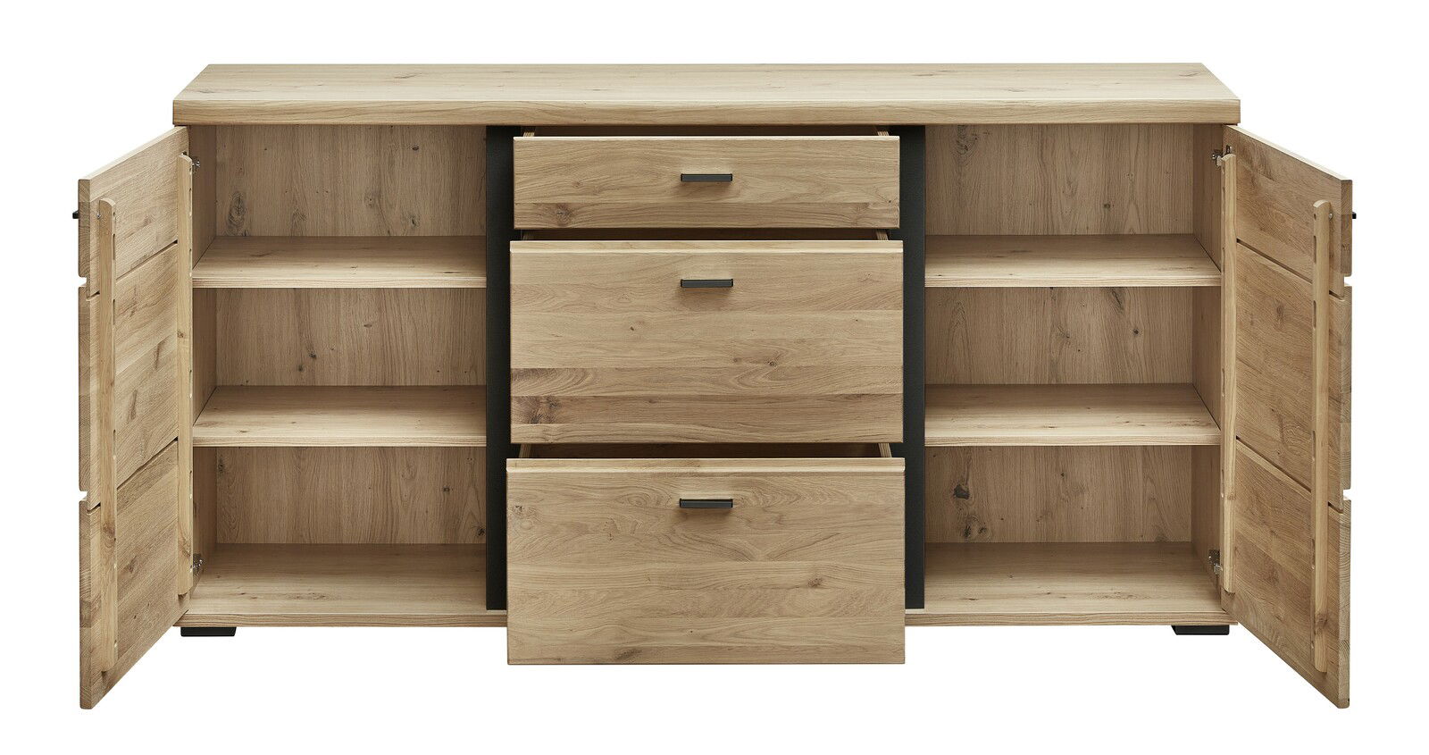 Frontale Ansicht eines Sideboards aus Holz mit offenen Türen und Schubladen, die viel Stauraum bieten.