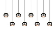 Moderne Pendelleuchte mit acht kugelförmigen, metallischen Lampenschirmen, von der Seite betrachtet.