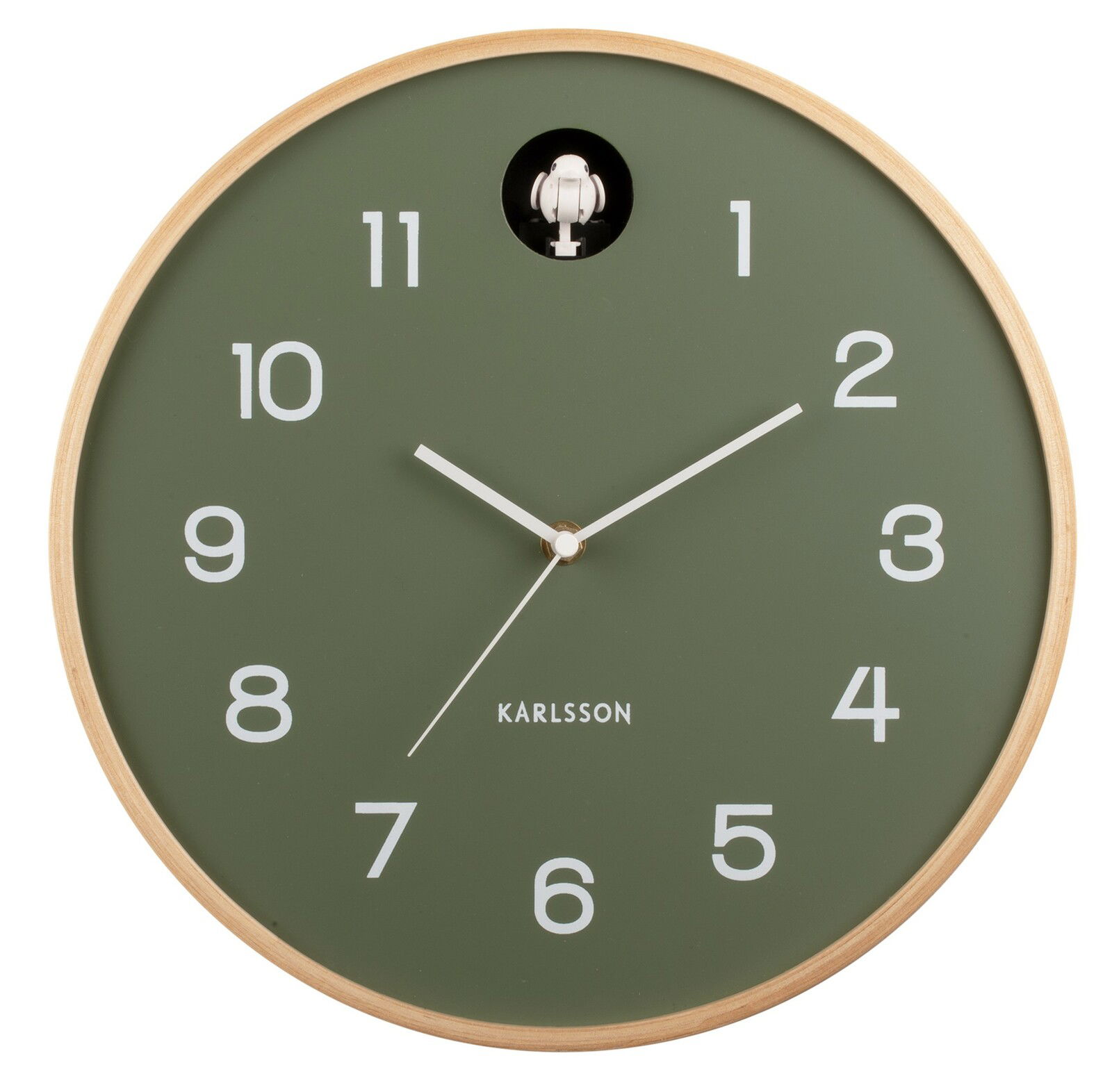 KARLSSON Wanduhr CUCKOO Runde Wanduhr von KARLSSON mit grünem Zifferblatt, weißen Zahlen und Zeigern, sowie einem Kuckuck oben. Frontalansicht.