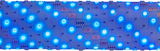 Nahaufnahme eines leuchtenden blauen USB RGB-LED Flexbands mit mehreren LEDs in einer Reihe.