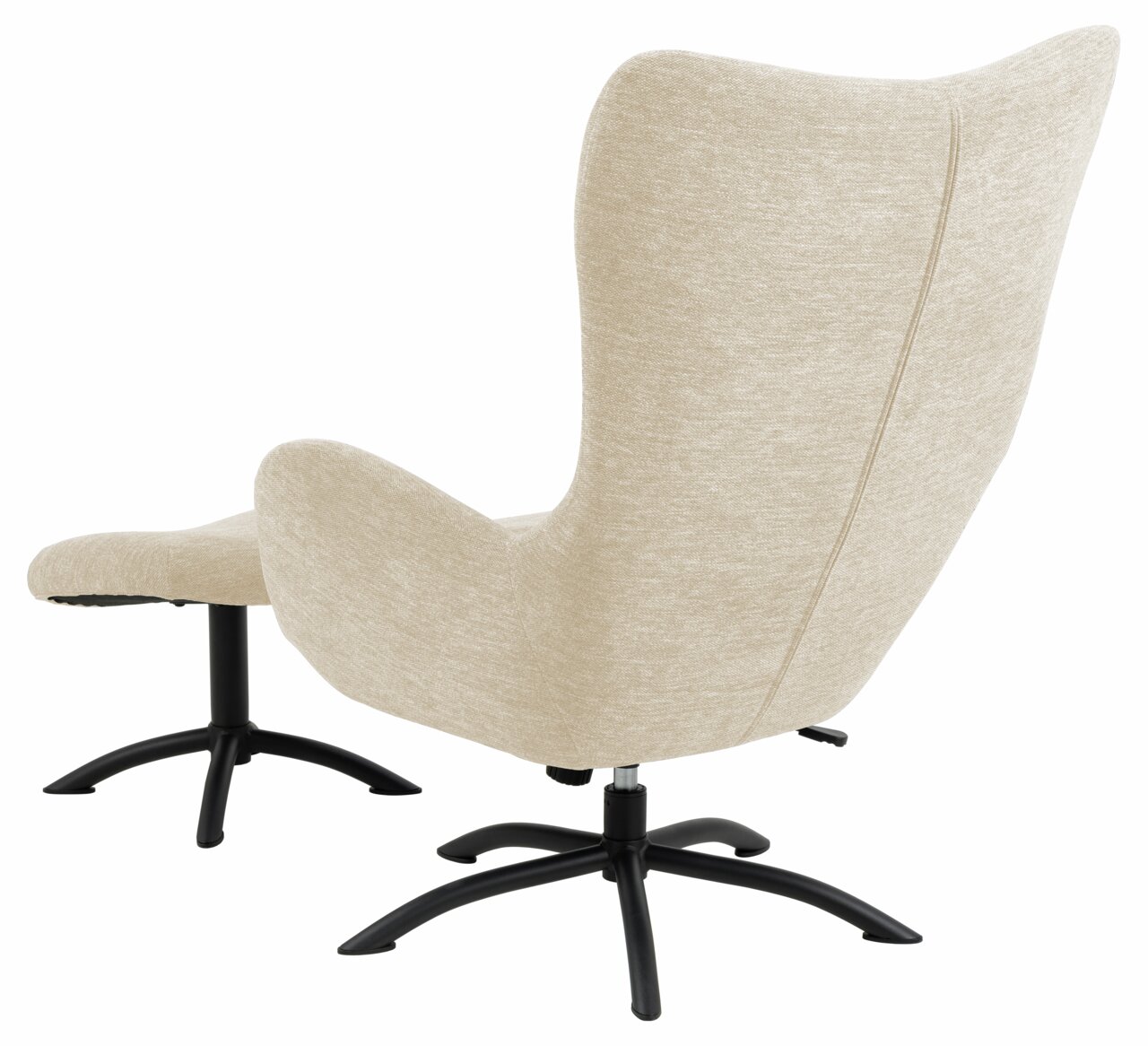 Achterkant van een beige loungestoel met bijpassend voetenbankje, beide met zwarte metalen poten.
