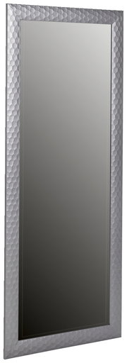 Rechteckiger Spiegel mit strukturiertem Rahmen, perspektivisch von vorne leicht seitlich fotografiert.