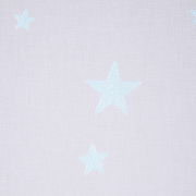 Fertigvorhang mit hellblauen Sternen auf weißem Hintergrund, Draufsicht