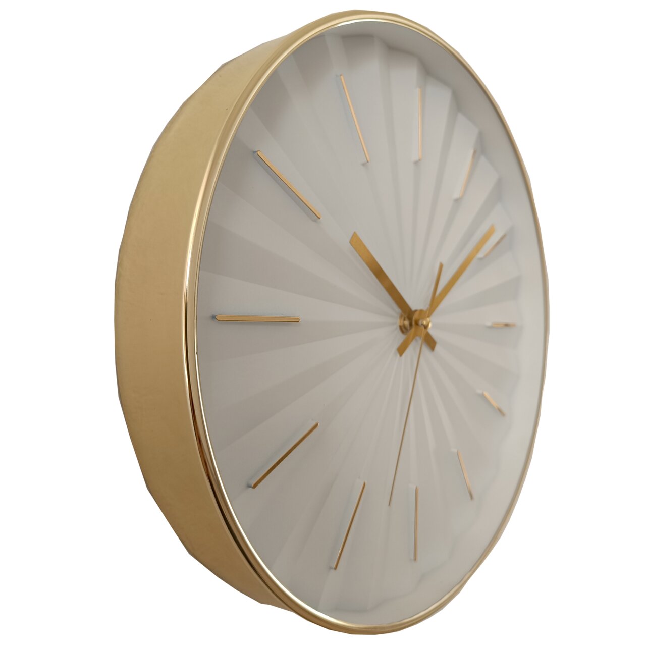 Goldene Wanduhr mit modernem Design und runden, erhabenen Linien auf dem Zifferblatt, seitliche Perspektive