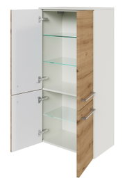 Midikast van 60,2 cm met houtlook en witte deuren, geopend, met glazen planken, gezien van voren.
