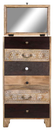 Schubkastenkommode mit Spiegel, frontal abgebildet, mit verschiedenen Schubladen in unterschiedlichen Holzfarben und dekorativen Mustern.