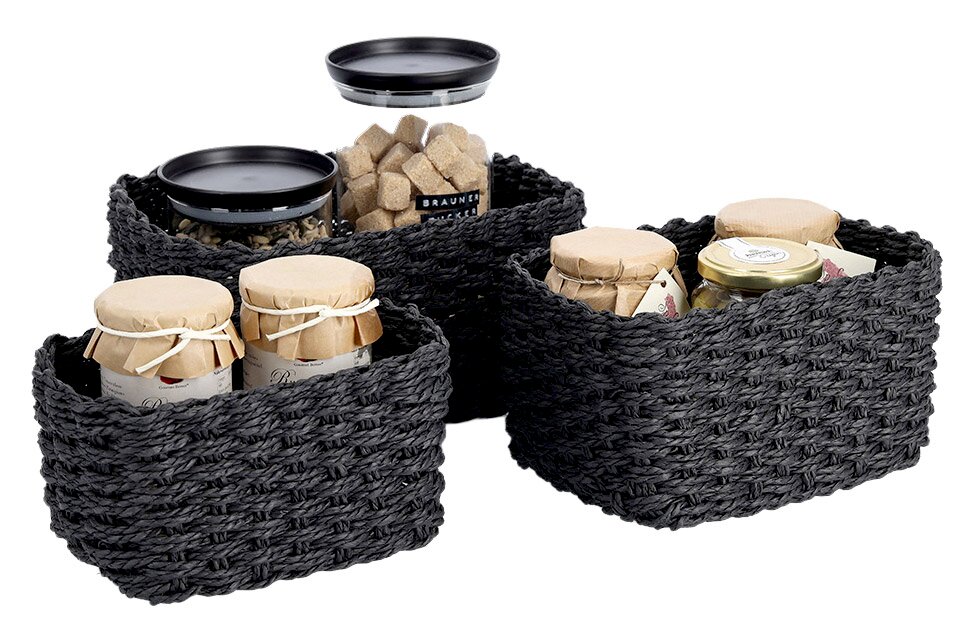 Zeller Present Aufbewahrungskorb-Set, 3-tlg. Dreiteiliges Aufbewahrungskorb-Set aus geflochtenem Material in dunkler Farbe, gefüllt mit Gläsern und Behältern, aus der Vorderansicht.