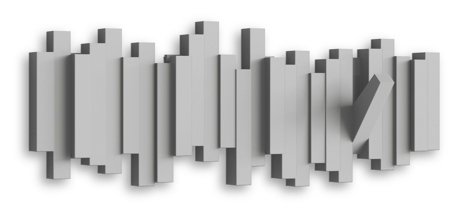 Moderne Wandgarderobe mit geometrischem Design aus grauen, vertikalen Streben, perspektivisch von vorne betrachtet.