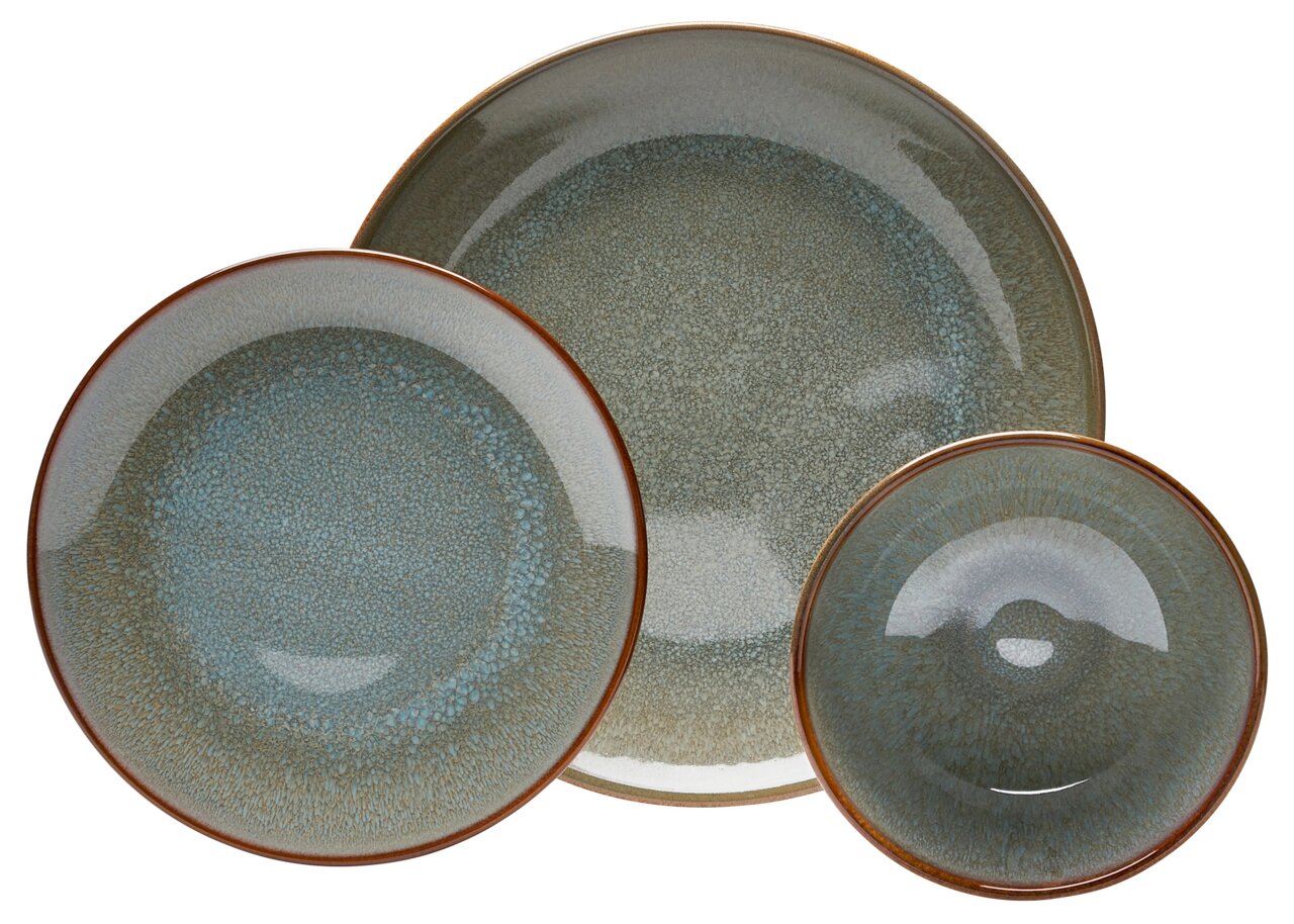 Drei Keramikteller in verschiedenen Größen mit blauer und brauner Glasur, von oben betrachtet.