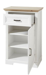 Weißer Schrank mit einer Schublade und einer offenen Tür, aus Perspektive von vorne rechts.