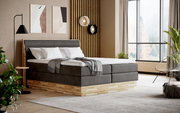 Modernes Boxspringbett in einem stilvollen Schlafzimmer, seitliche Perspektive