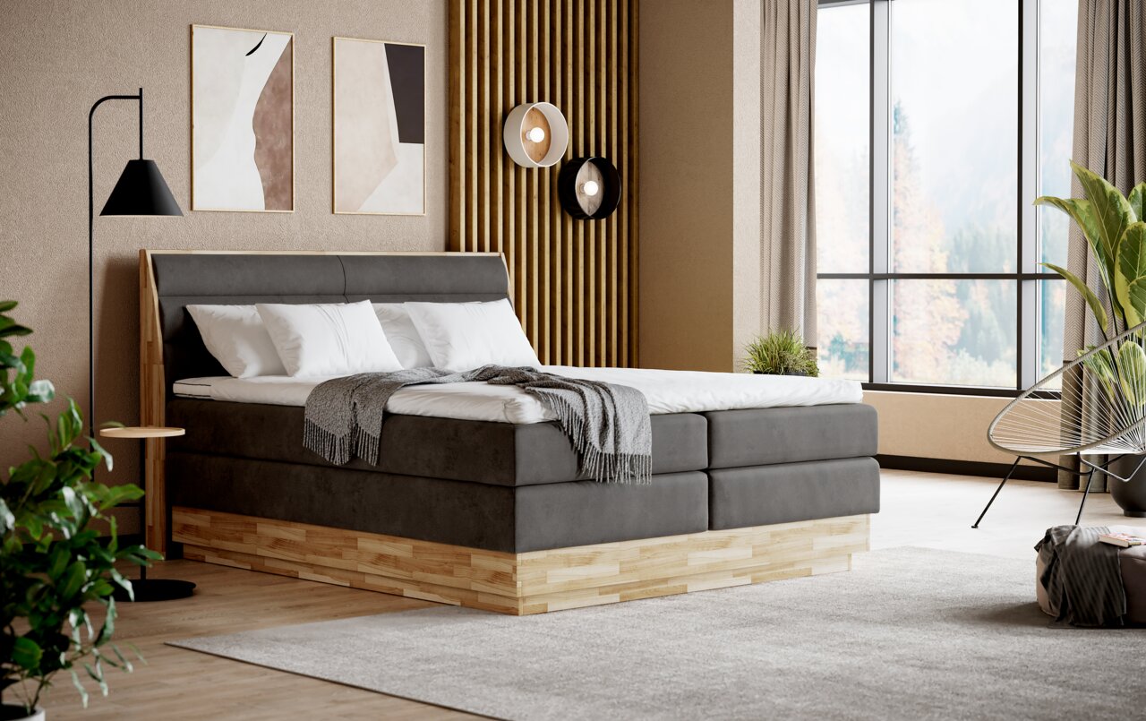 Modernes Boxspringbett in einem stilvollen Schlafzimmer, seitliche Perspektive