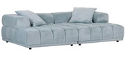 Großes, modernes Big-Sofa in hellblauem Stoff mit zwei passenden Kissen, seitliche Perspektive.