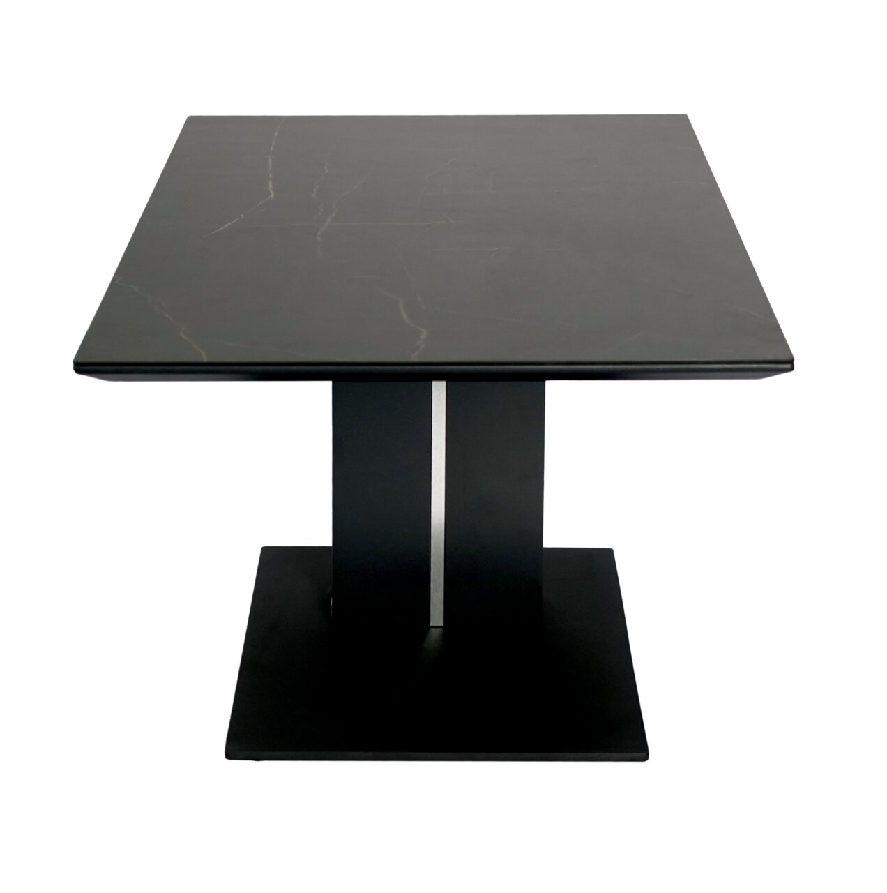 Moderne vierkante salontafel van zwart materiaal met een centrale poot, gezien van voren.