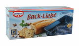 Verpackung der Dr. Oetker Back-Liebe Kastenform 30 cm, emailliert, mit Abbildung eines gebackenen Brotes und der Form, Perspektive von vorne.
