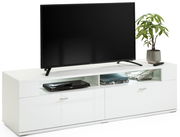 Weißes TV-Lowboard mit zwei Schubladen und offenen Fächern, darauf ein Flachbildfernseher, Bücher und eine Pflanze, Perspektive von vorne.