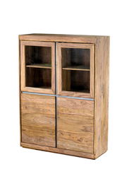 Holzvitrine mit Glastüren, frontal fotografiert, aus der ILandscape Vitrinen-Serie SELONG