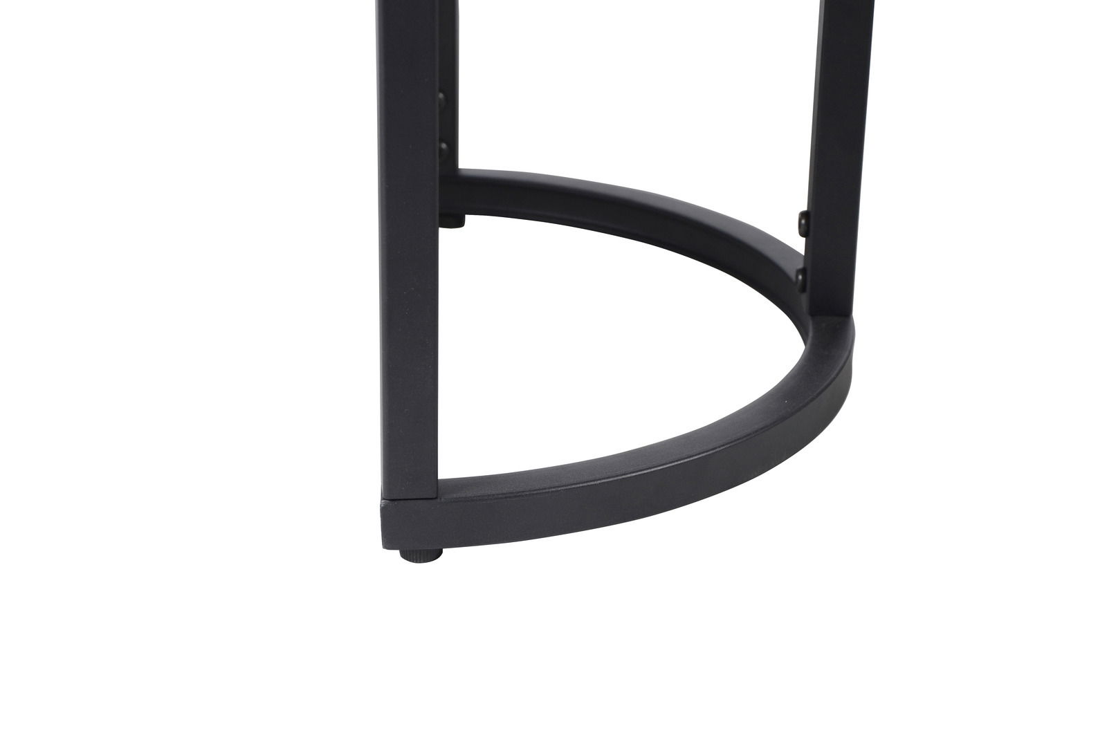 Nahaufnahme eines schwarzen Metallgestells eines Couchtisch-Sets, von der Seite betrachtet.