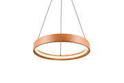 Moderne Pendelleuchte aus Holz in Ringform, von unten betrachtet, mit warmem Licht.